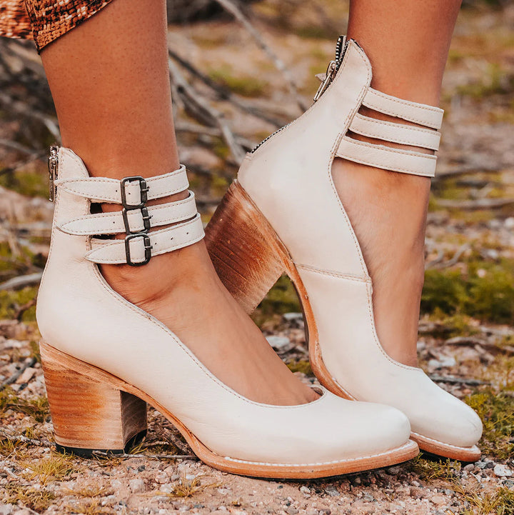 ALTHEA | ELEGANT BOOTS WITH MODERN DESIGN